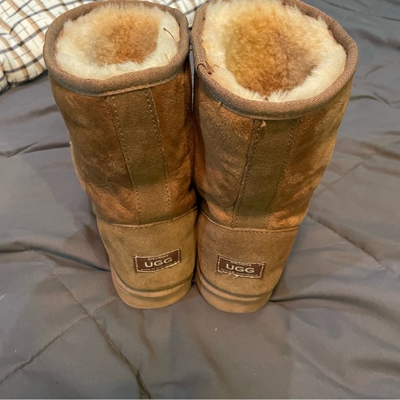 UGGs - Picture 4 of 6
